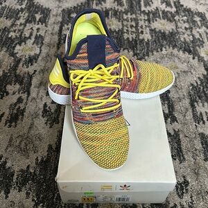 Adidas Tennis HU
Pharrell Multi-Color
